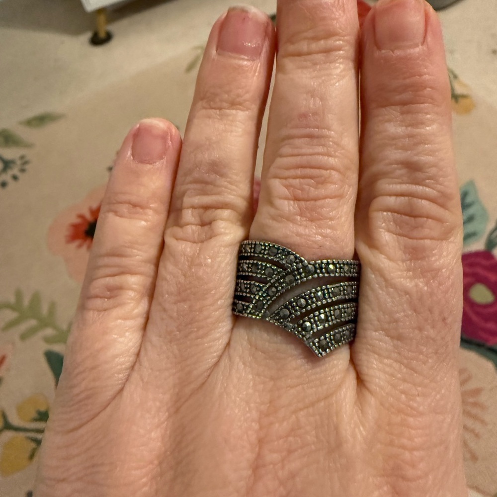 Vintage-Inspired Black and Silver Women's Ring